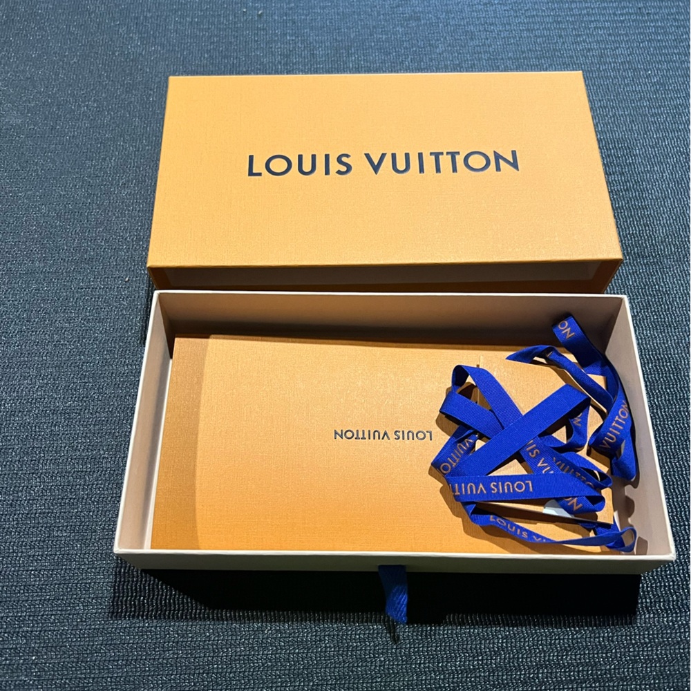 Louis Vuitton orange box pull out blue ribbon and note card